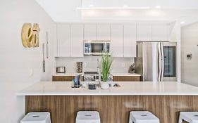 Luxurious And Stylish 2 Bedroom 2 Bathroom Suite